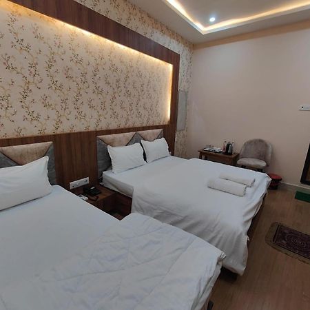 Hotel Mangal Murti Varanasi Exterior photo