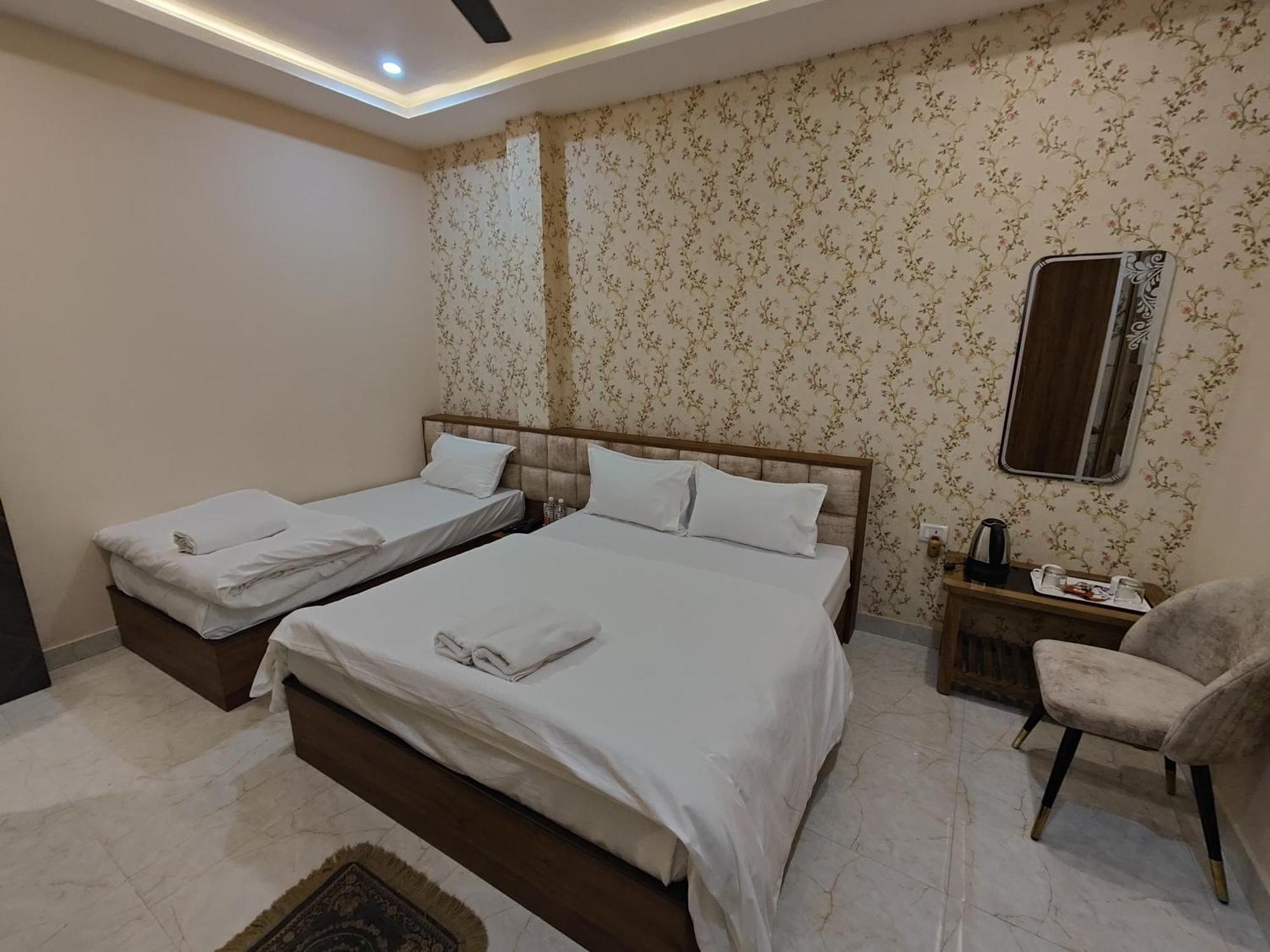 Hotel Mangal Murti Varanasi Exterior photo